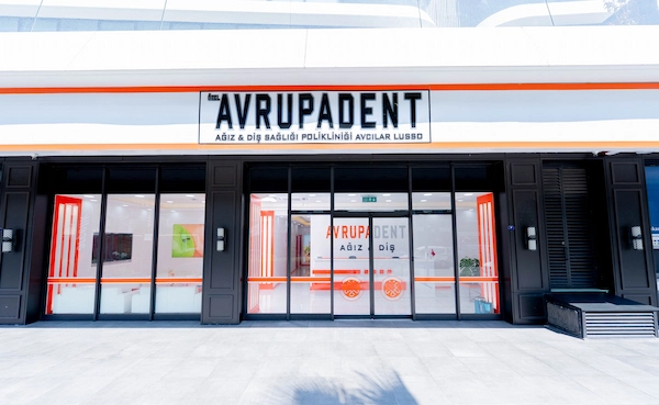 Avrupadent Ağız ve Diş Sağlığı Polikliniği Avcılar Lusso şubesinin ön cephesi