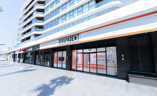 Avrupadent Ağız ve Diş Sağlığı Polikliniği'nin dış cephesi